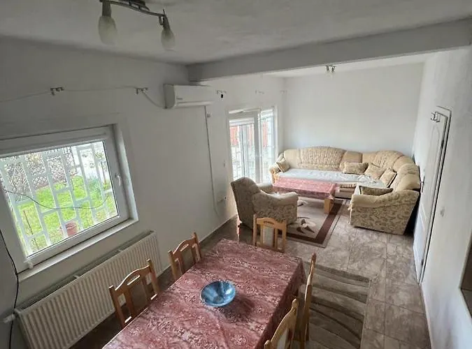 Saray House 公寓 *